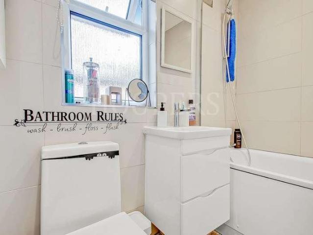 Flat for sale in Harlesden, Greater London