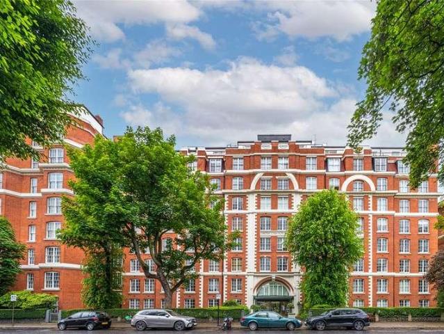 Flat for sale in St. John's Wood, Greater London