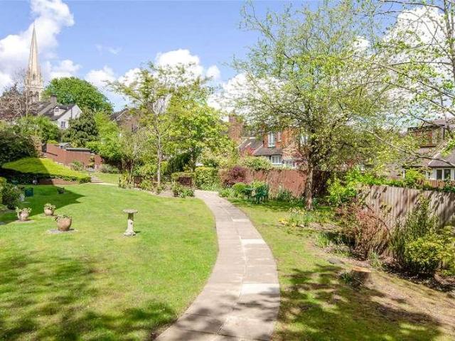 Flat for sale in Muswell Hill, Greater London