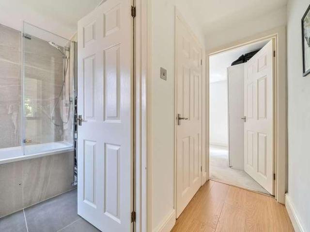 Flat for sale in Catteshall, Fole