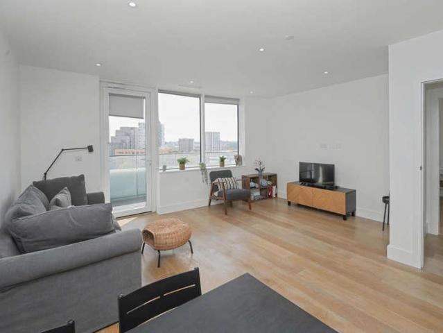 Flat for sale in Battersea, Greater London