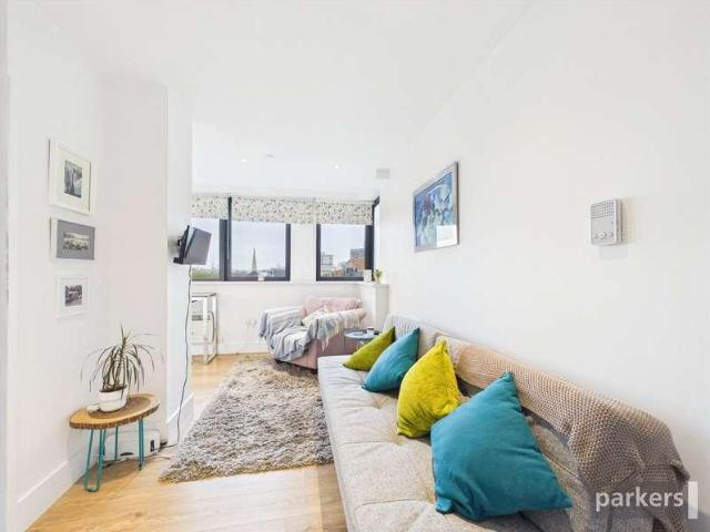 Flat for sale in Newtown, Reading