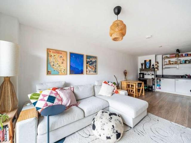 Flat for sale in Leyton, Greater London