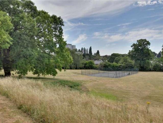 Flat for sale in Shooters Hill, Greater London