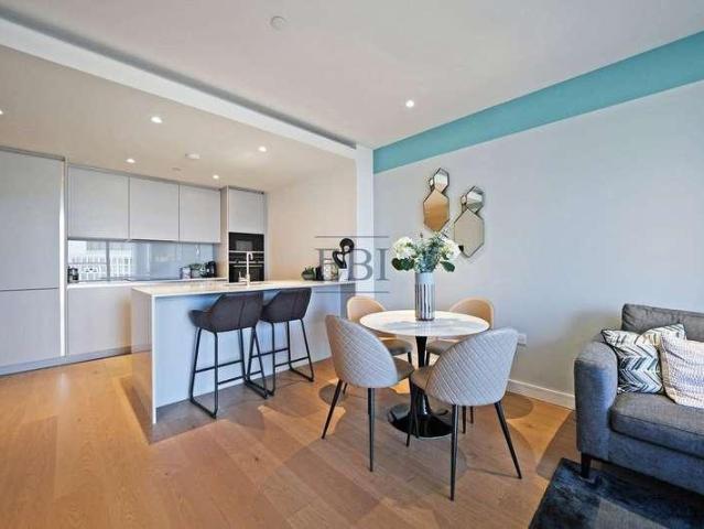 Flat for sale in Isle Of Dogs, Greater London
