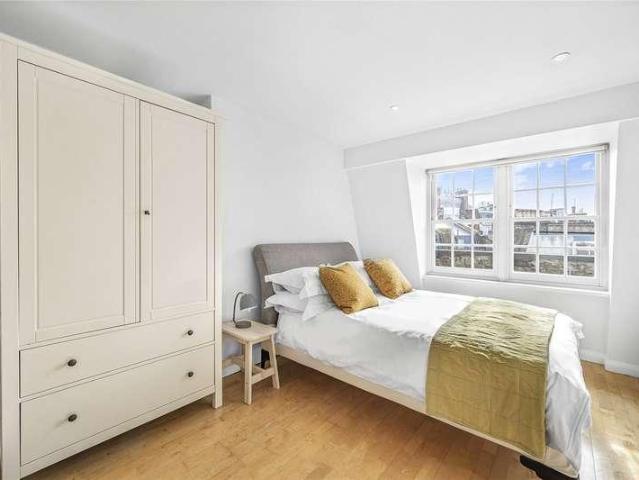 Flat for sale in East Marylebone, Mayfair