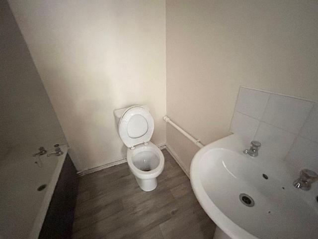 Flat for sale in Sulgrave, Washington