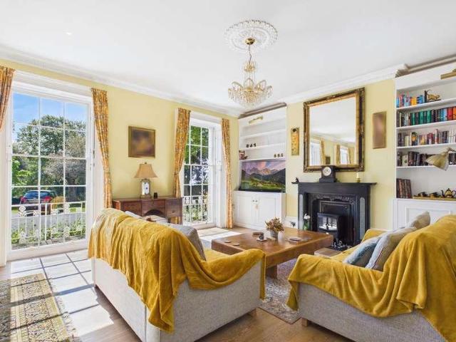 Flat for sale in Acol, Kent