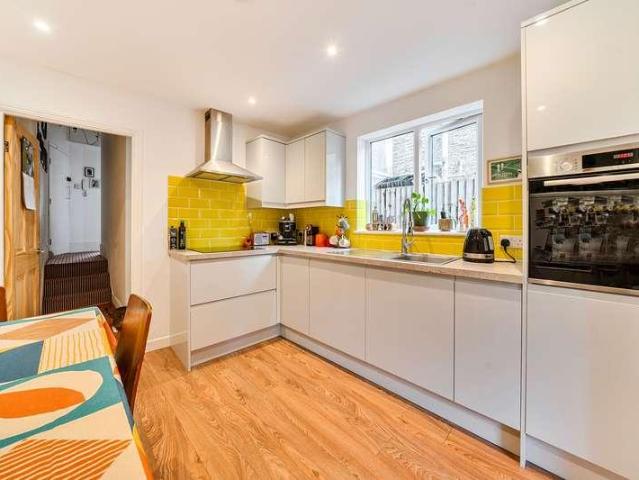 Flat for sale in Vauxhall, Greater London