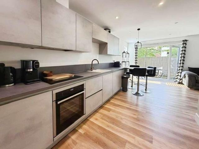 Flat for sale in Clewer Village, Windsor