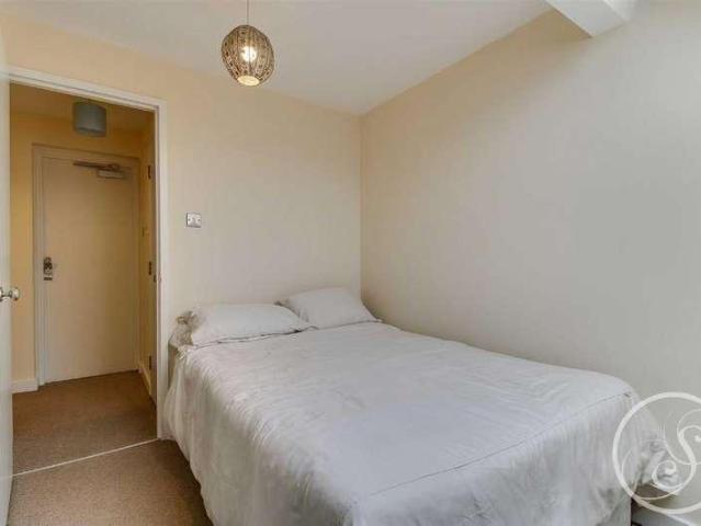 Flat for sale in West Yorkshire