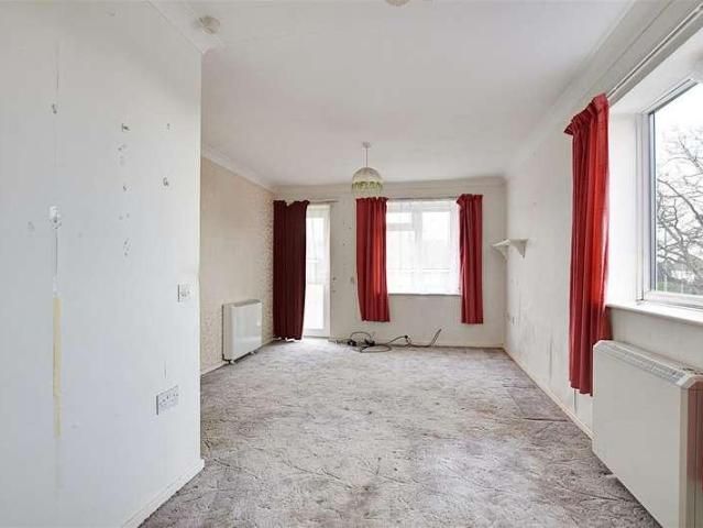 Flat for sale in Cooden, Heathlands