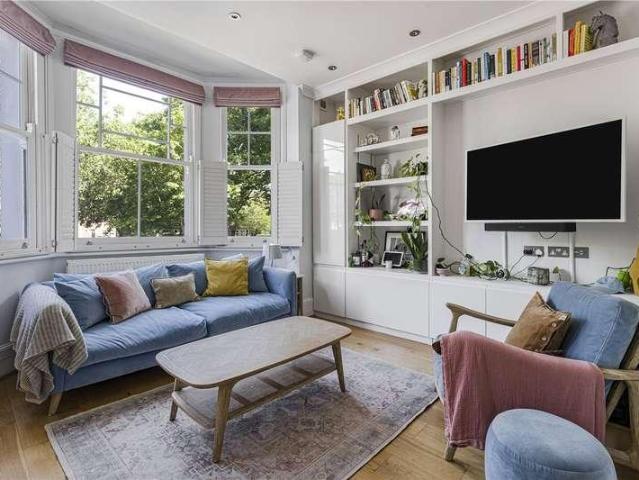Flat for sale in Fulham, Greater London