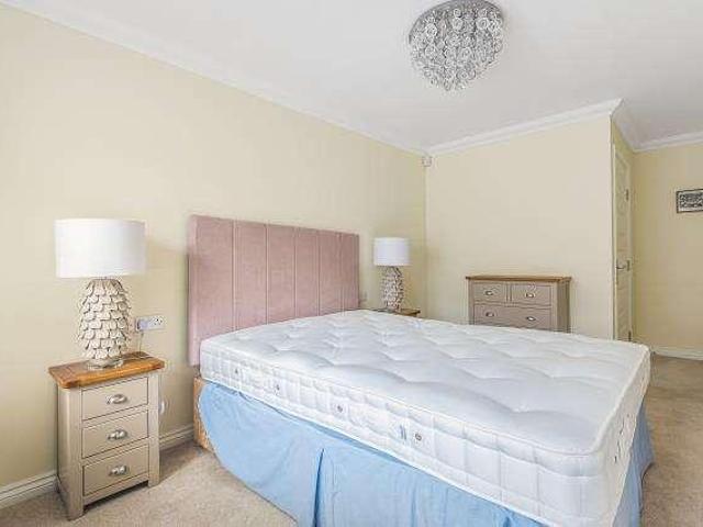 Flat for sale in Berrick Salome, Oxfordshire