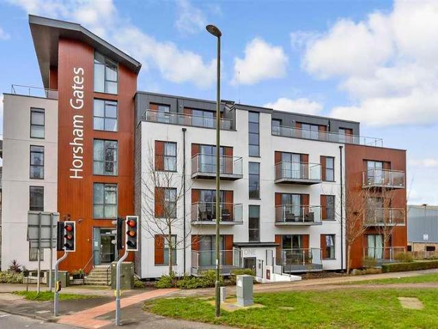 Flat for sale in Roffey, Horsham