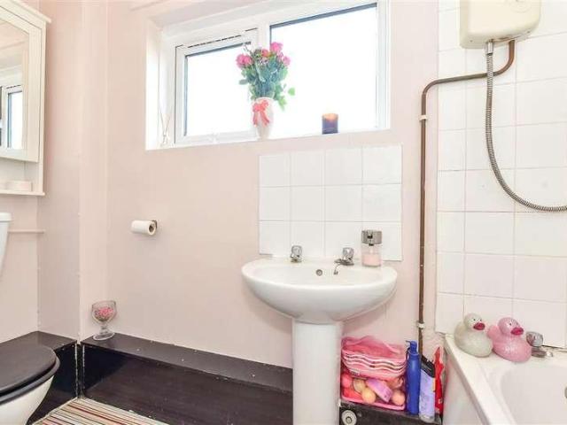 Flat for sale in Marehill, Horsham