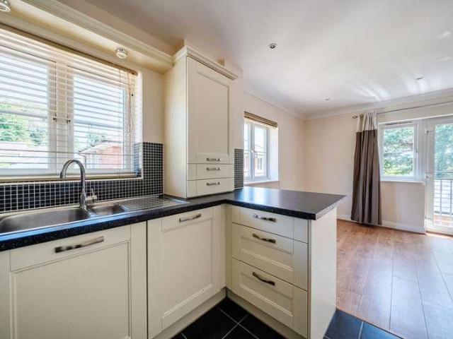 Flat for sale in Easthampstead, Bracknell