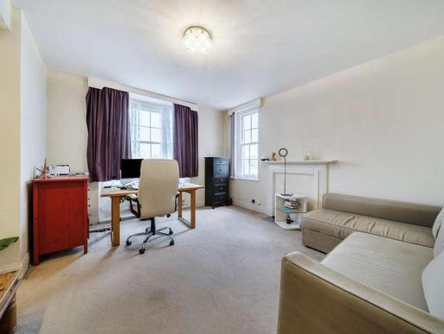Flat for sale in Bayswater, Greater London