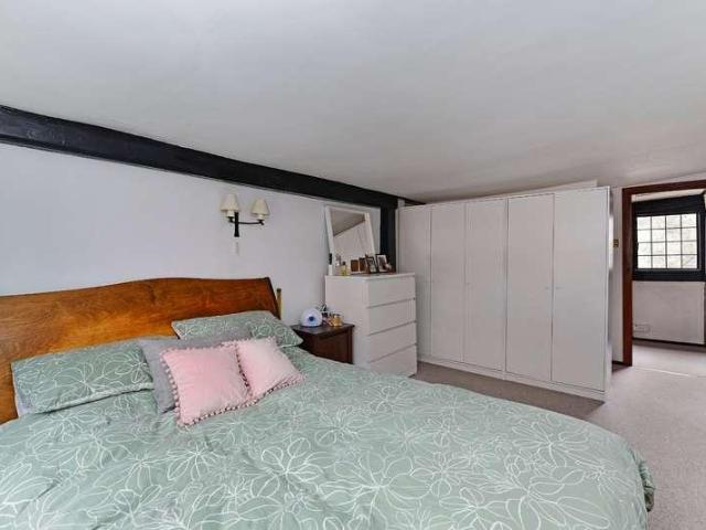 Flat for sale in Holloway Hill, Fole
