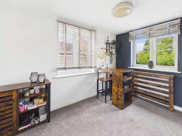 Flat for sale in Worle, Weston-super-mare
