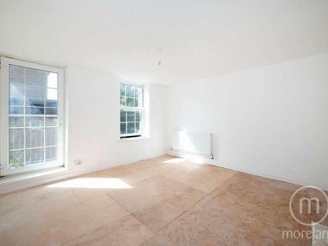 Flat for sale in De Beauvoir Town, Greater London