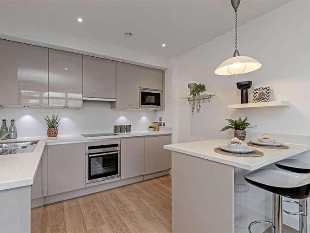 Flat for sale in St Albans, Five Acres