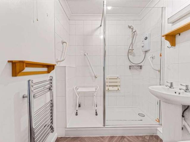 Flat for sale in Black Bourton, Oxfordshire