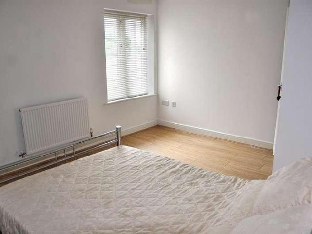 Flat for sale in Warley, Brentwood