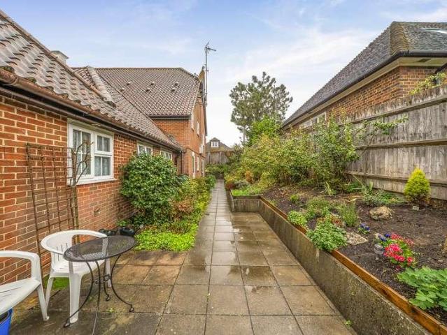 Flat for sale in Wildernesse, Sevenoaks