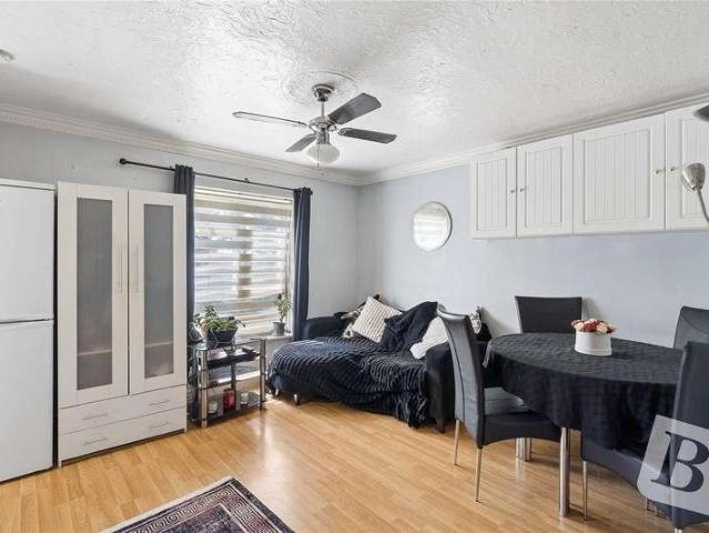 Flat for sale in Wickford