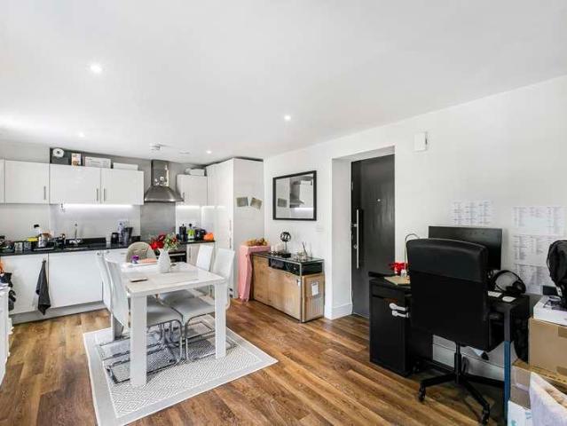 Flat for sale in Hammersmith, Greater London