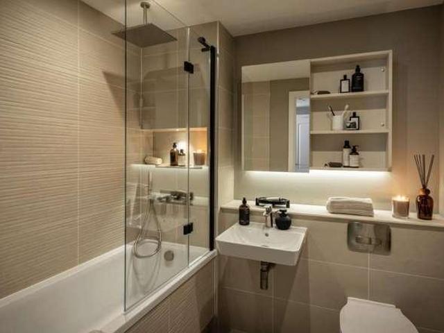Flat for sale in Strawberry Hill, Greater London