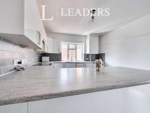 Flat for sale in Sevenoaks, The Butts