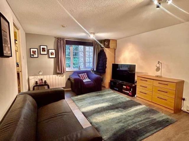 Flat for sale in North Watford, Hertfordshire