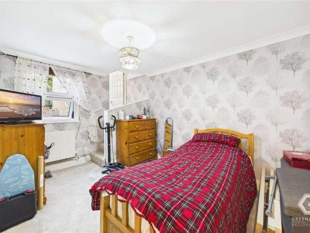 Flat for sale in Perryfields, West Sussex