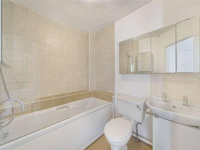 Flat for sale in London Borough of Lewisham, Brockley