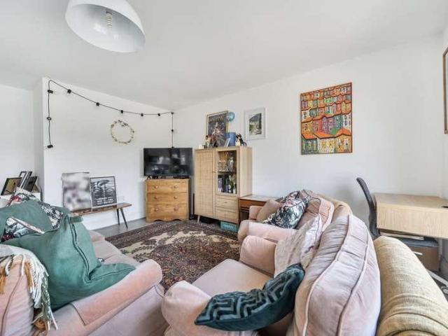Flat for sale in Guildford Park, Westborough