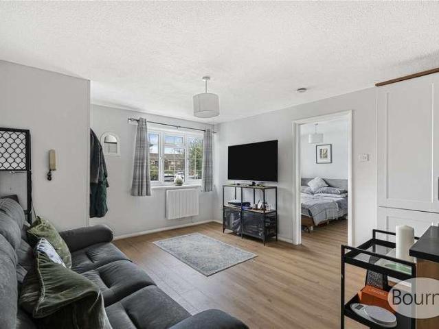 Flat for sale in Westborough, Surrey