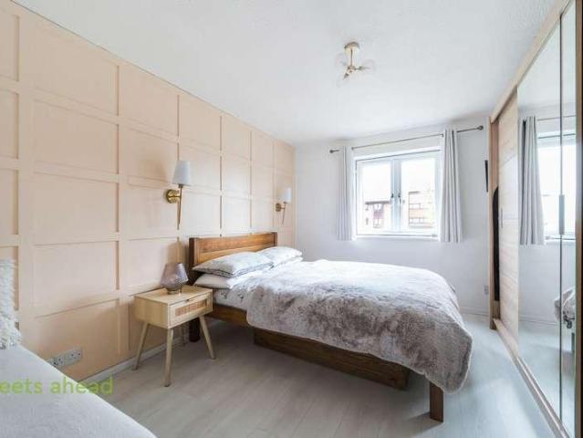 Flat for sale in London Borough of Croydon, South Norwood