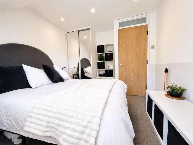 Flat for sale in Highfield, Pouchen End