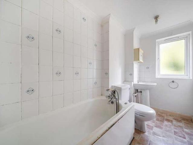 Flat for sale in Royal Tunbridge Wells, Tunbridge Wells