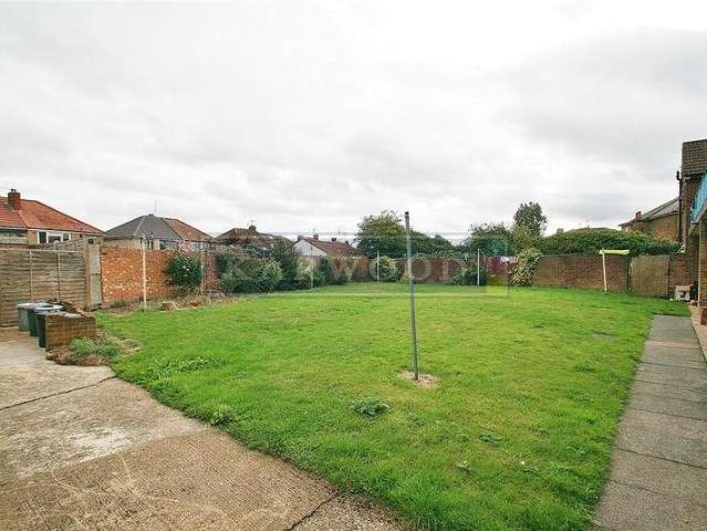 Flat for sale in Hayes, Greater London