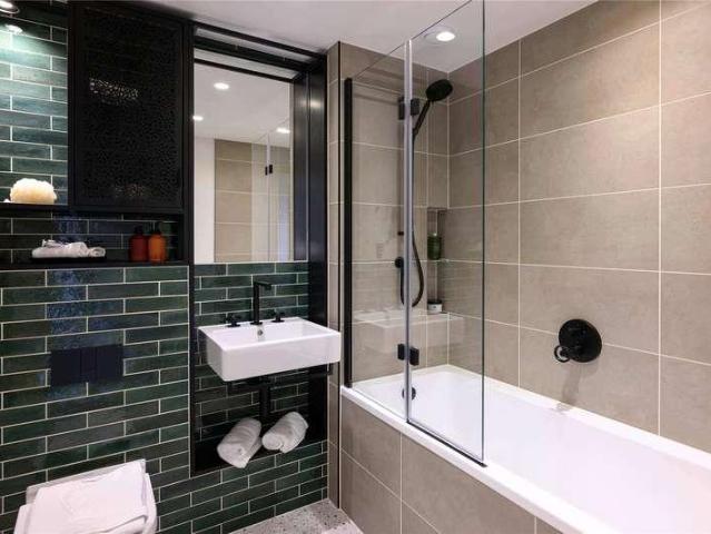 Flat for sale in Blackwall, Greater London