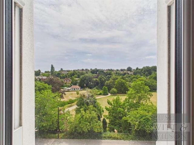Flat for sale in Blacklands, Guestling Green