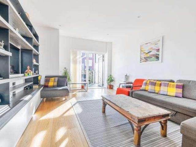 Flat for sale in Kingsbury, Greater London
