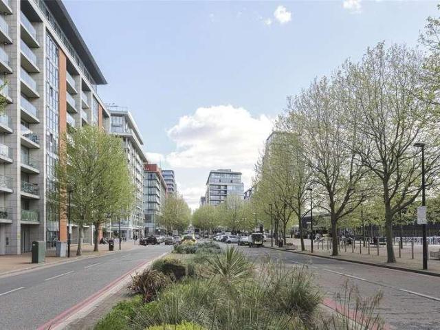 Flat for sale in Canning Town, Greater London