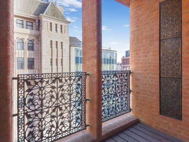 Flat for sale in Westminster, Greater London