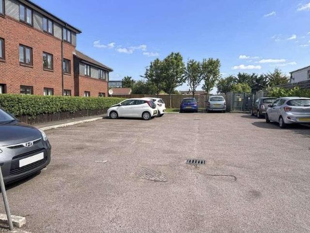 Flat for sale in Alton Barnes, Essex