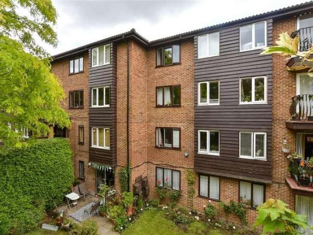 Flat for sale in London Borough of Croydon, Addiscombe