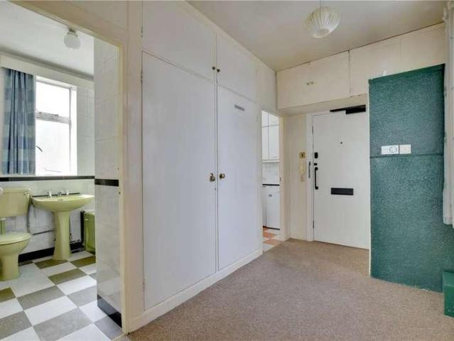 Flat for sale in London Borough of Lewisham, Blackheath